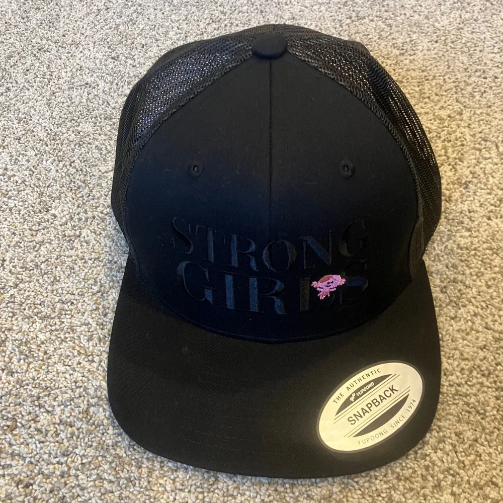 Yupoong strong text fit